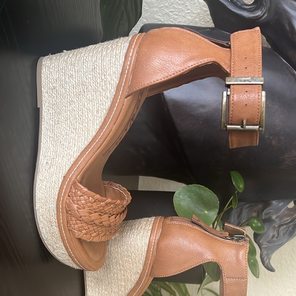 Like new Zodiac wedge sandals! Perfect for summer 😎 - Picture 3 of 6